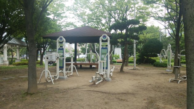 農城広場激戦地（農城公園）内にある健康マシン